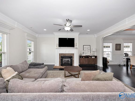 3rd image of 6453 Midtowne Ln NW