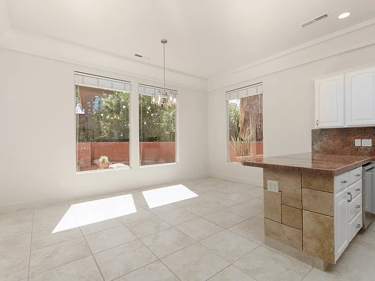 1584 N Raven Ln — Photo 7