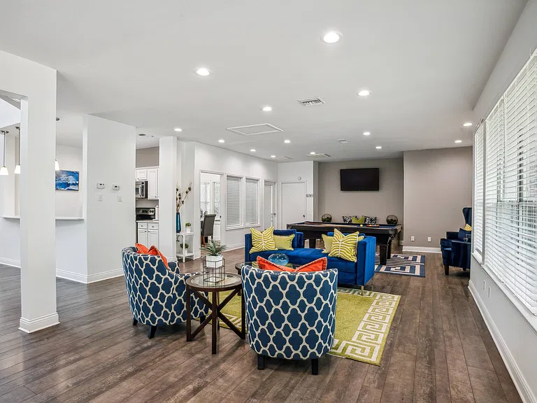 Community Lounge for Socializing and Relaxation