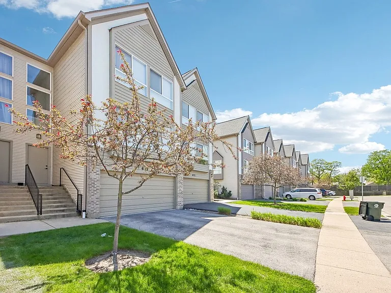673 Fountainview Dr #673 — Photo 2