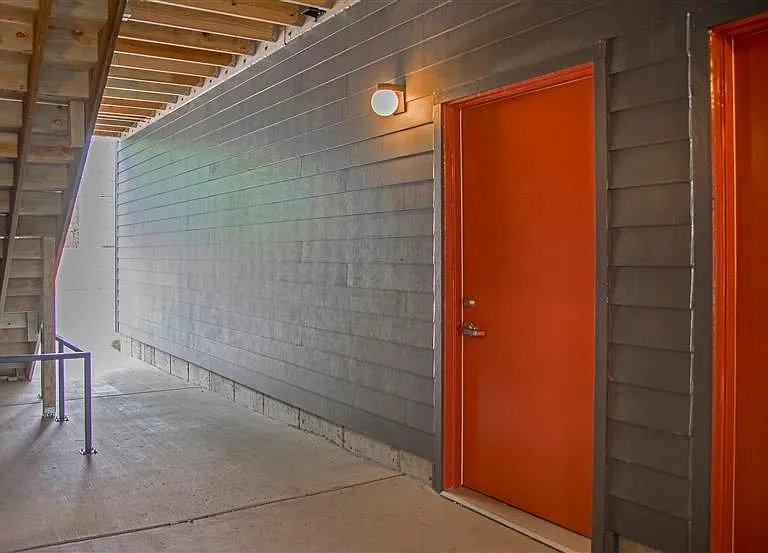 De Tonty Street Apartments — Photo 15