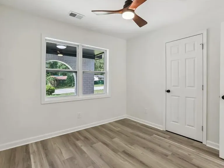 2744 Preston Dr — Photo 14