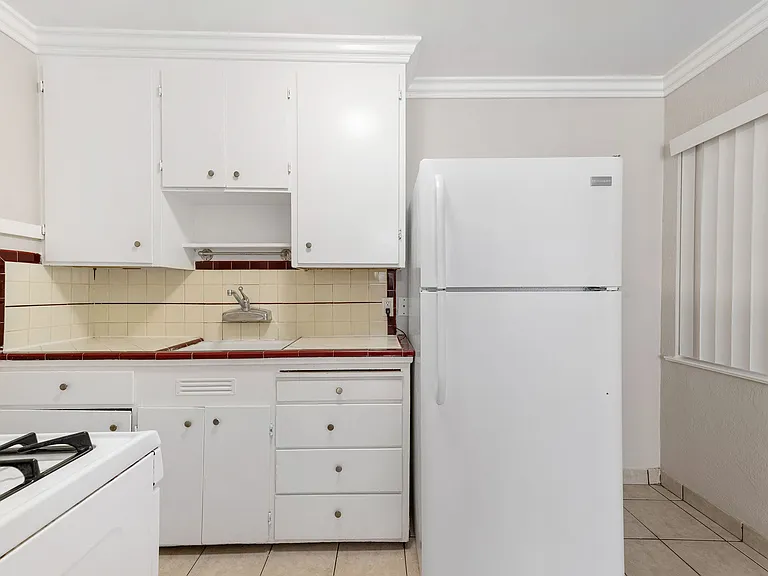 325 E William St #6 — Photo 4