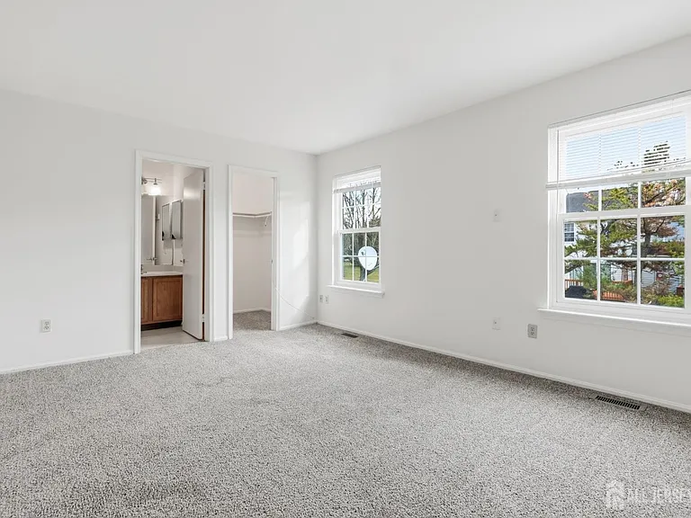 374 Aldeburgh Ave — Photo 9