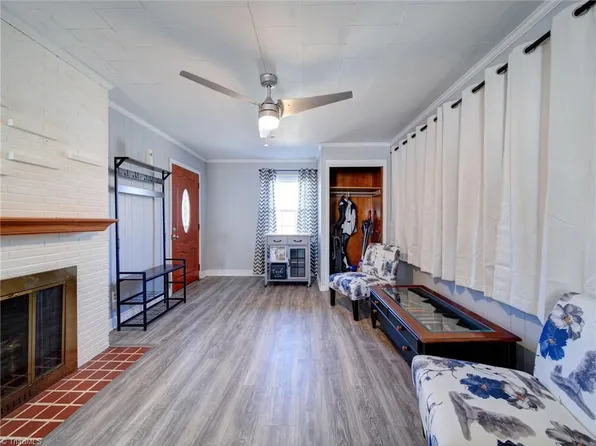 2209 Morningside Dr, Burlington, NC 27217