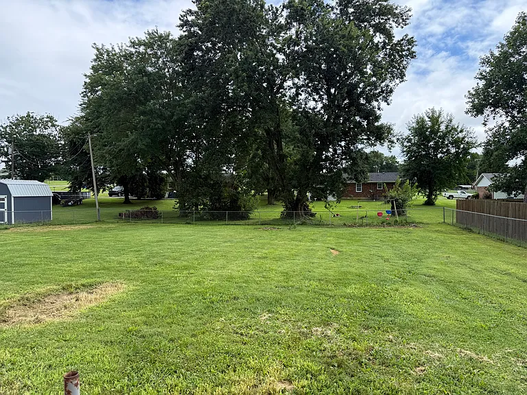 704 W Maple St — Photo 10