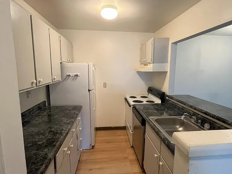 University Park Apartments near Cornell University — Photo 341