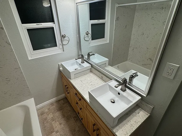 942 Rose Ave — Photo 4