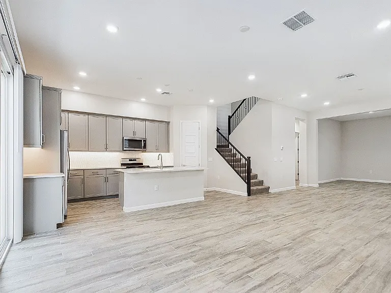 5023 E Gallop Way — Photo 2