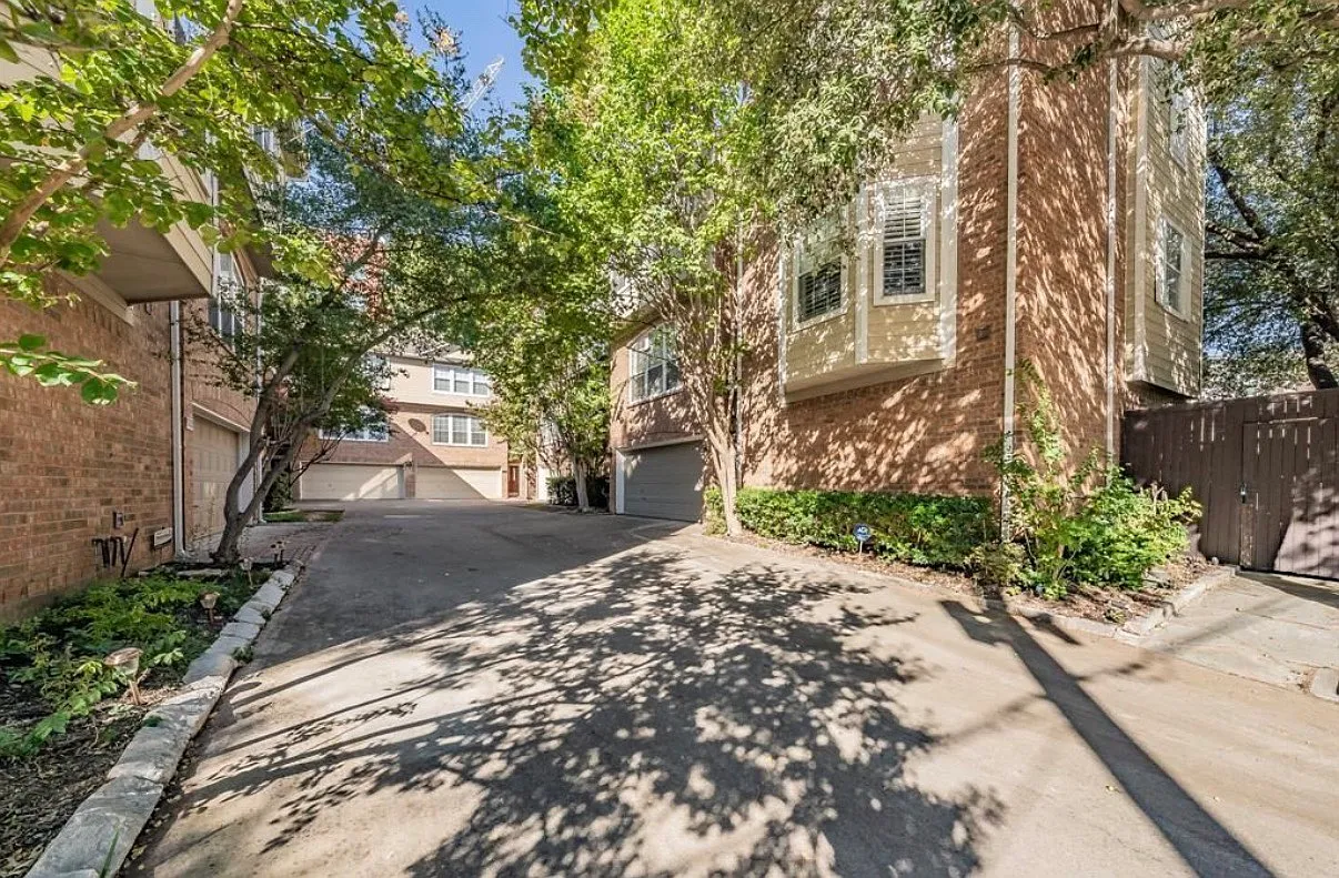 3 bed, 2106 sqft, $3,800 — Photo 1