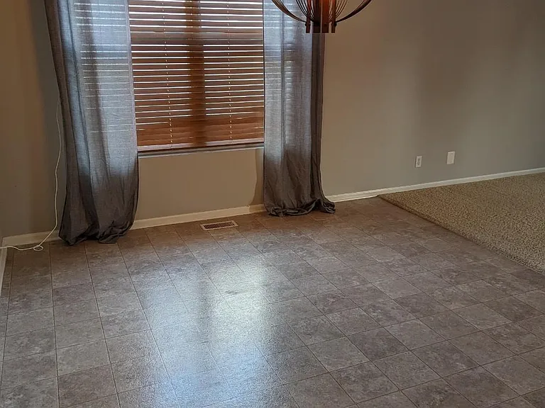 908 Port Royal Dr — Photo 3