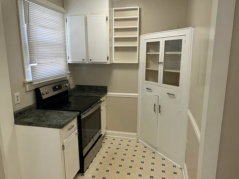 1331 Parkview Cir — Photo 9