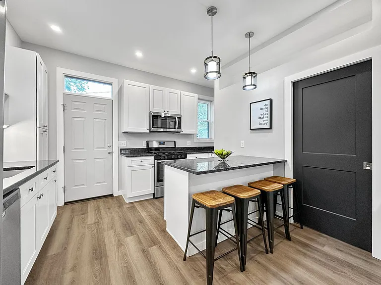 141 Hughes St — Photo 12
