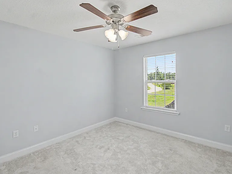151 Lincoln Way NE — Photo 32