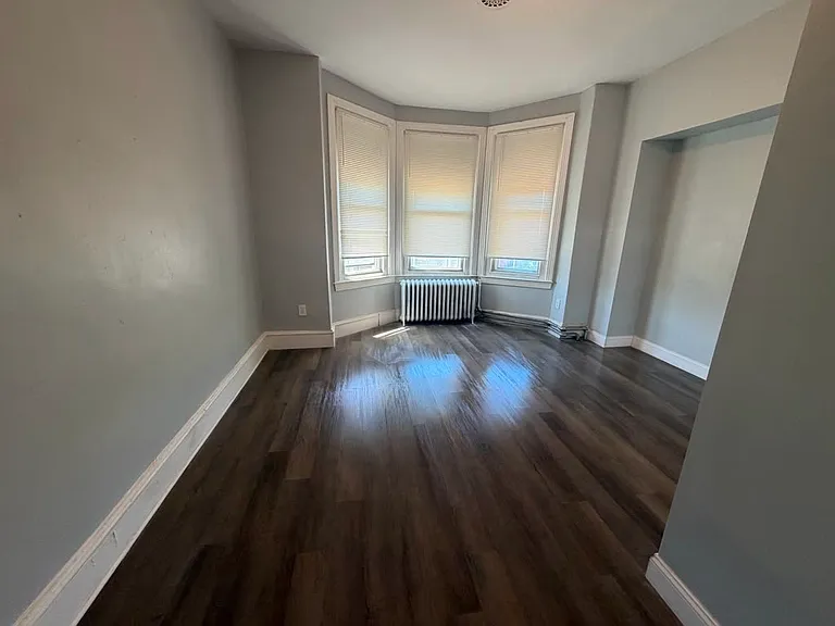 2033 W Atlantic St — Photo 4