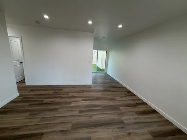 The Fullerton, 24810 Newhall Ave #6, Newhall, CA 91321