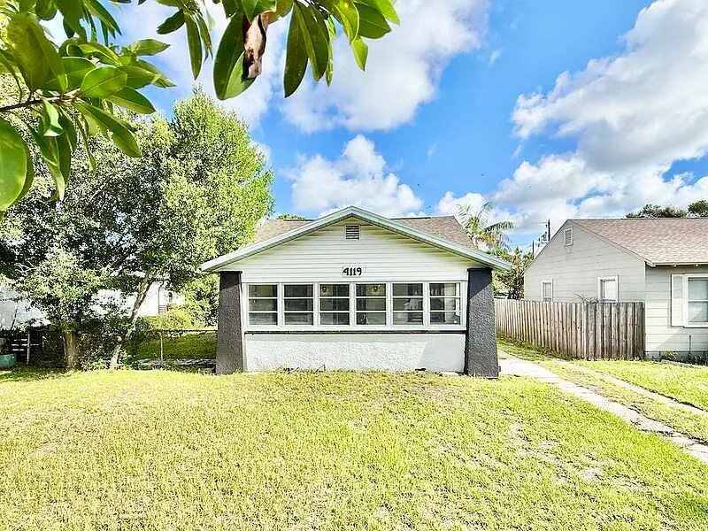 3 bed, 2.0 bath, 1362 sqft, $2,295 — Photo 3