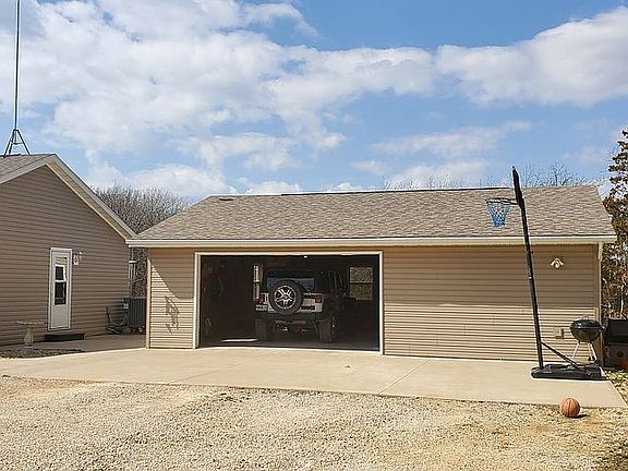 OVERSIZED GARAGE