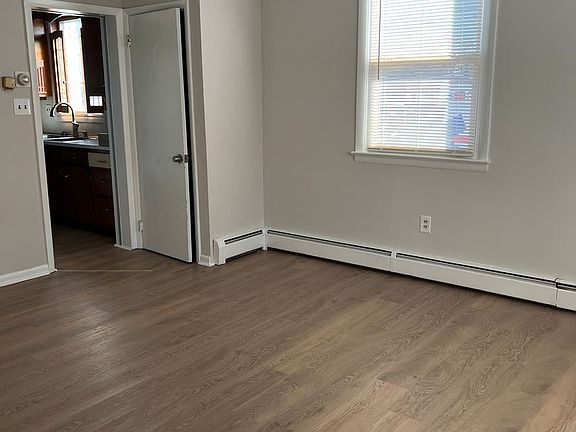 3rd image of 305 Essex St