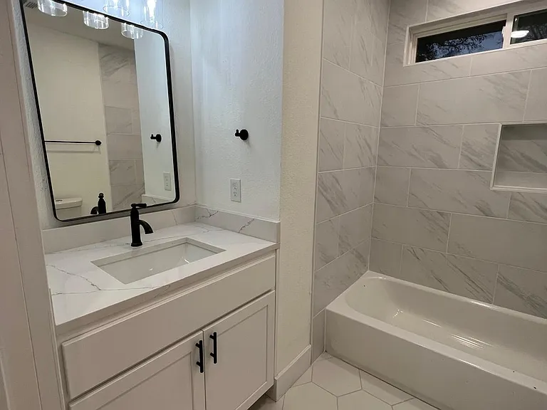 335 Avenue G — Photo 4