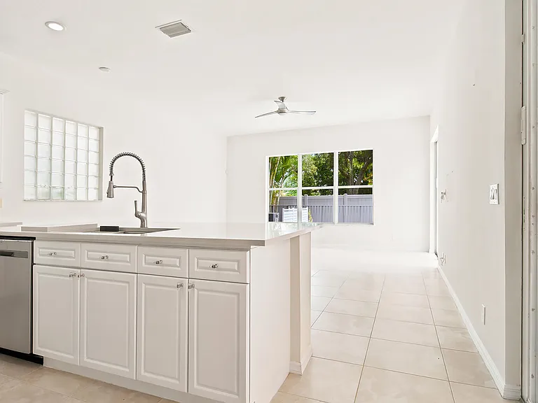 207 Isle Verde Way — Photo 22