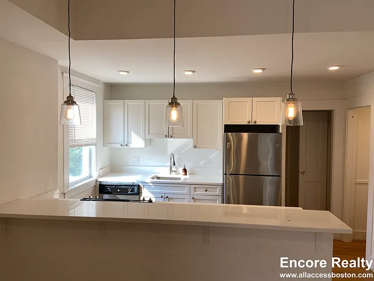 48 Newton St #2 — Photo 8