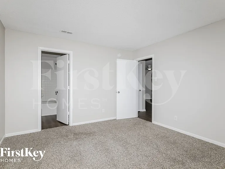 10605 Glenayr Dr — Photo 13
