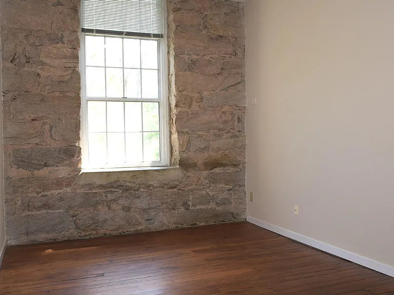 1500 River Mill Dr #305 — Photo 12