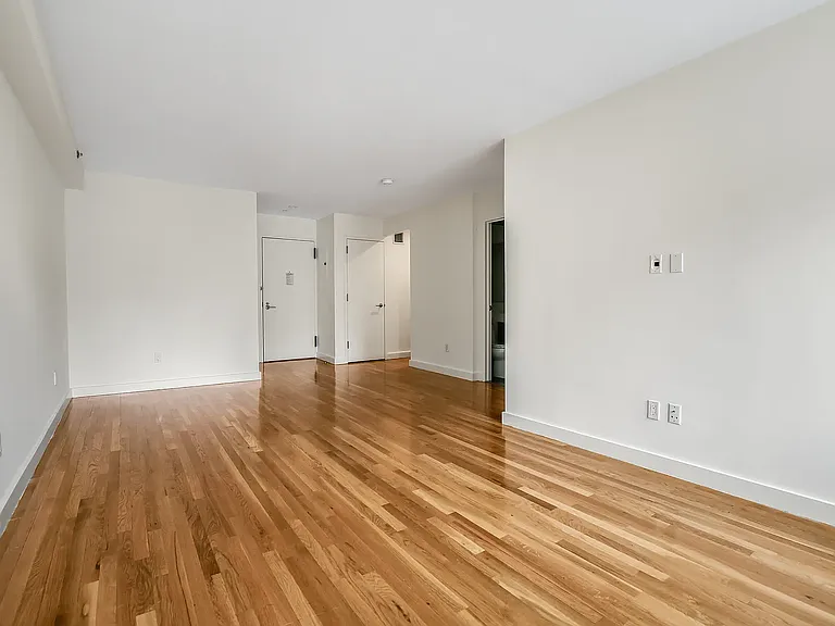 101 W 15th St #223 — Photo 3
