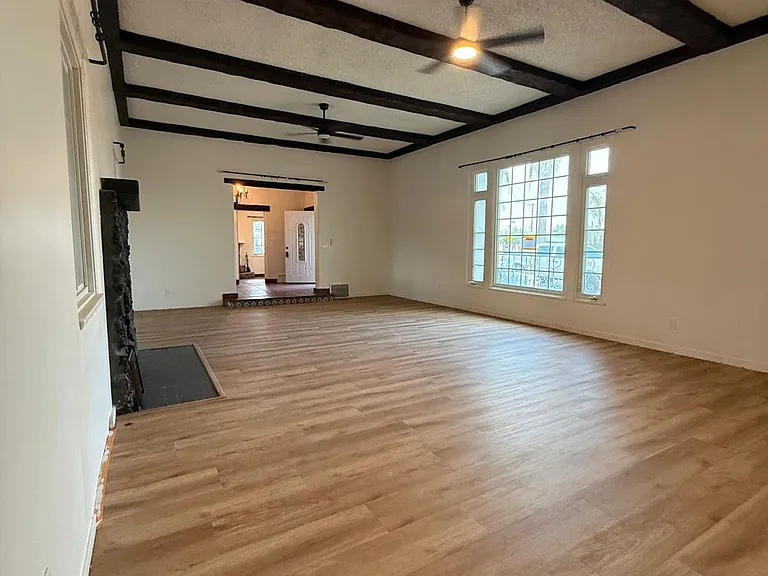 27490 Norwood St — Photo 2