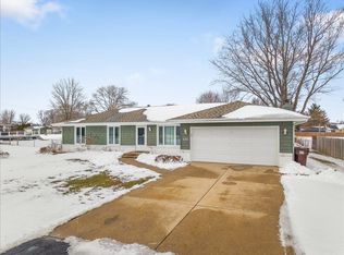 590 Brentwood Rd, Machesney Park, IL 61115