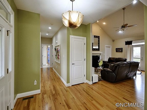 3rd image of 156 Williams Pl