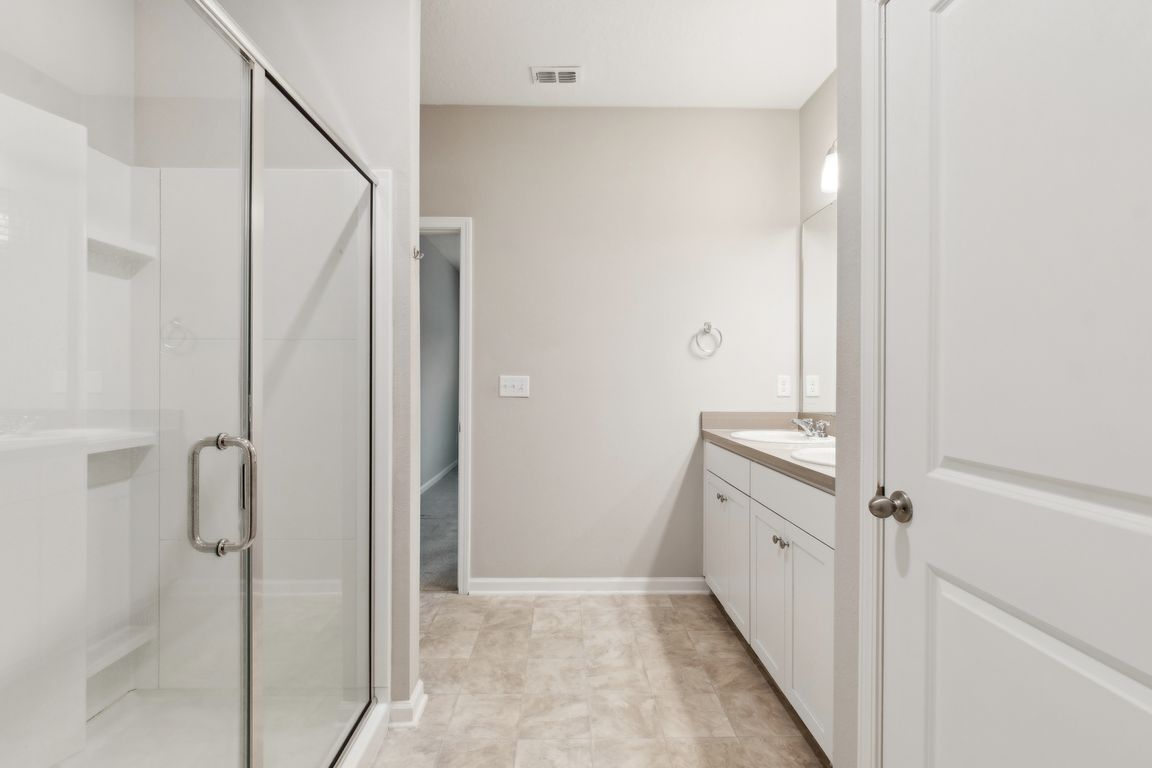 Firethorn Ave-035.jpg