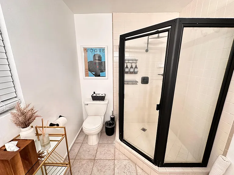 444 N Shattuck Pl — Photo 33
