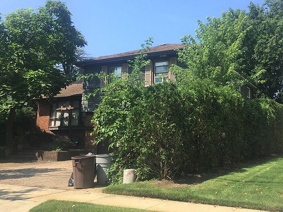 3rd image of 923 Hewlett Dr