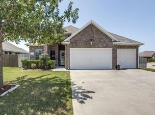 2 Sable Creek Blvd, Sanger, TX 76266