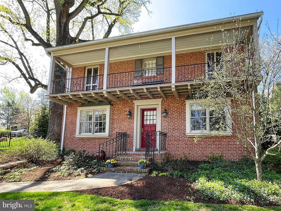 1st image of 10 Murray Hill Cir