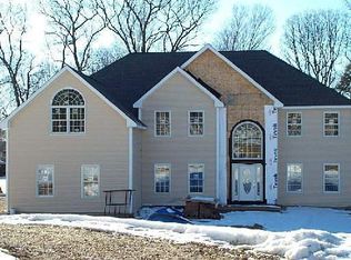 992 Old Coach Ln, Orange, CT 06477