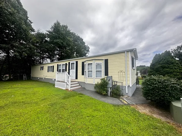 67 Leisurewoods Dr, Rockland, MA 02370