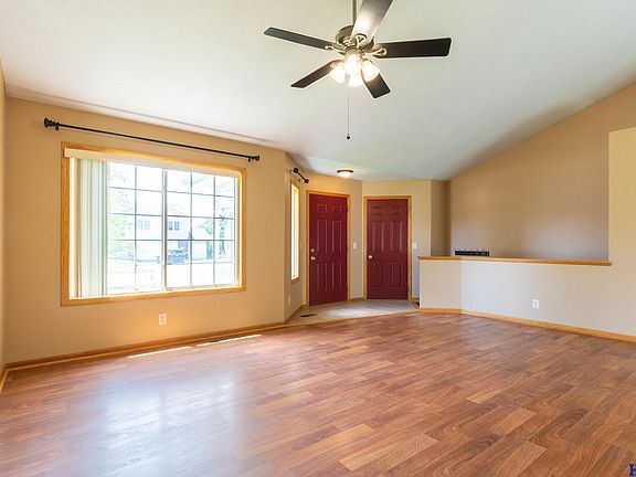 5th image of 13422 Jamestown St