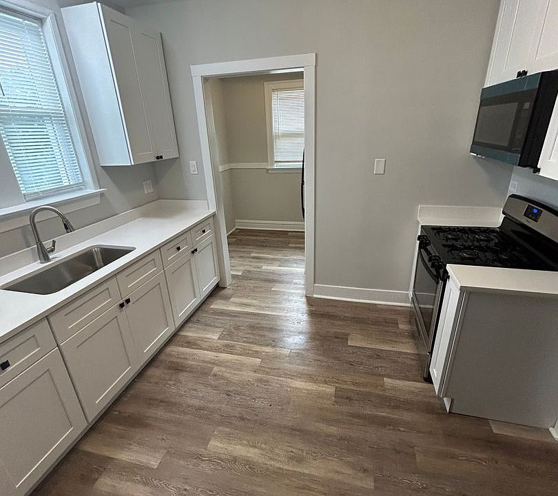 1st image of 215-19 W Quincy St #3-217