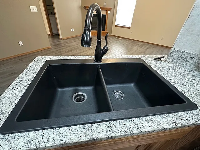 817 Pinhook Dr — Photo 4