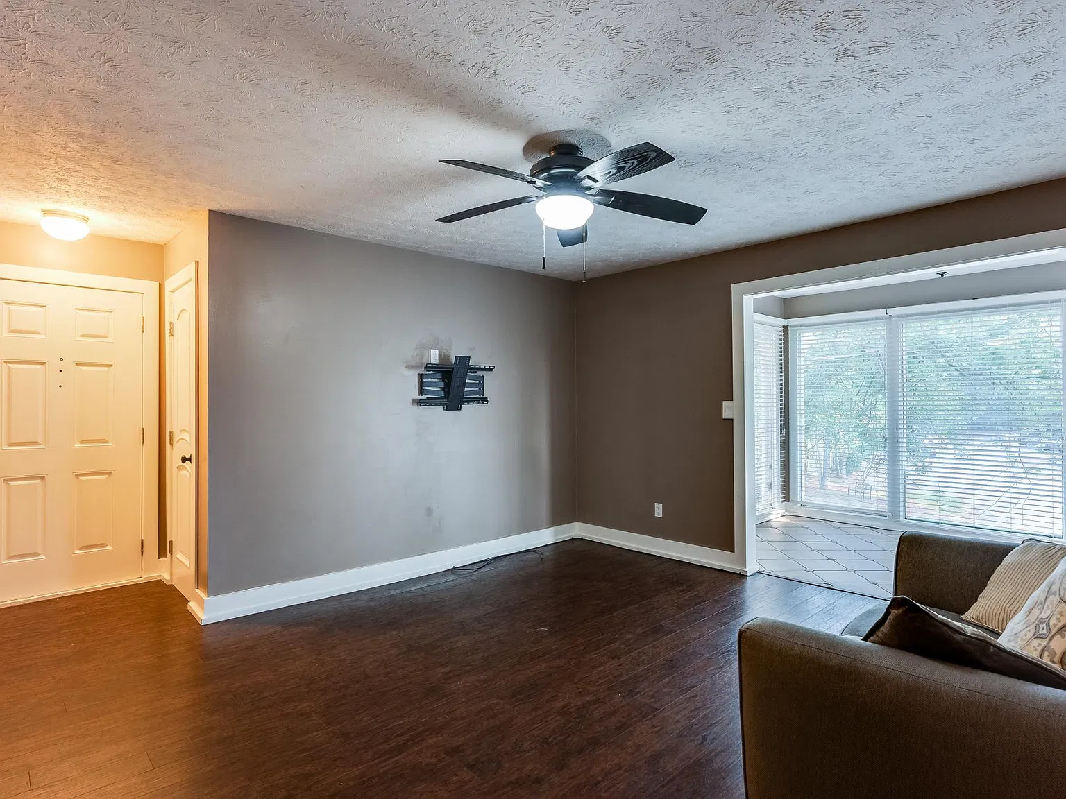 1303 Augusta Dr SE — Photo 3