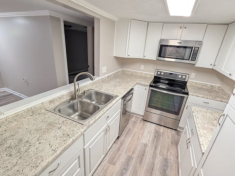 202 Law Ave — Photo 3