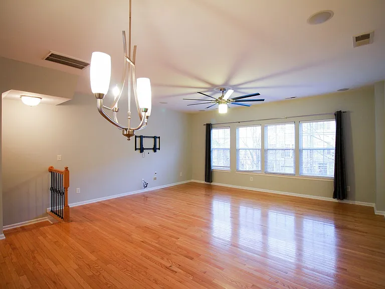 264 W Bland St — Photo 20