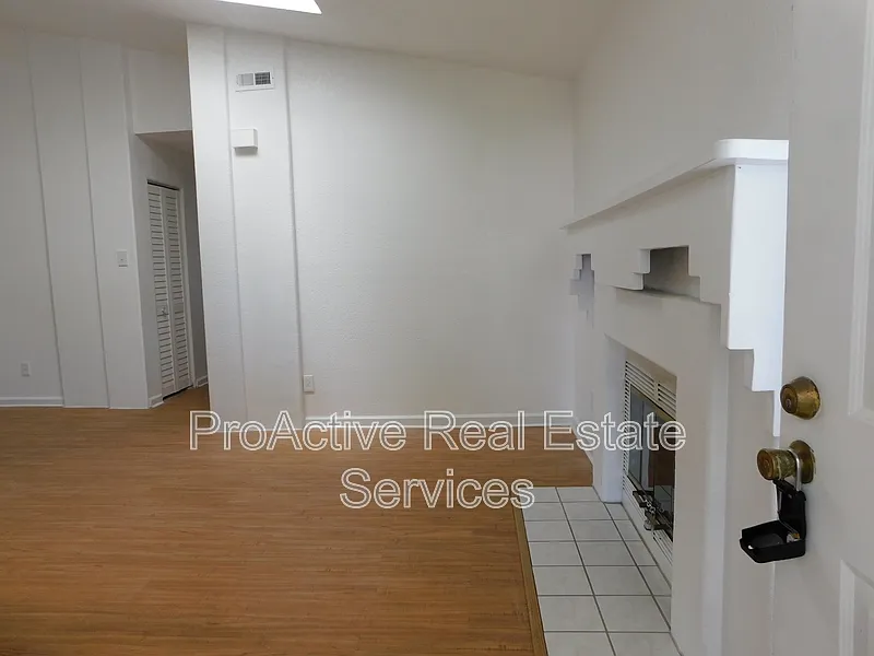 2 bed, 1.0 bath, 866 sqft, $1,650 — Photo 4