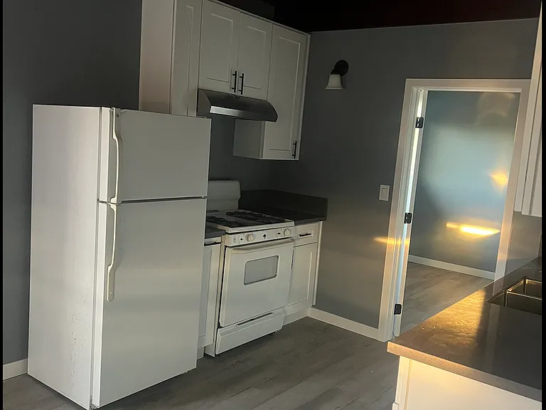 3658 Euclid Ave #1/2 — Photo 2
