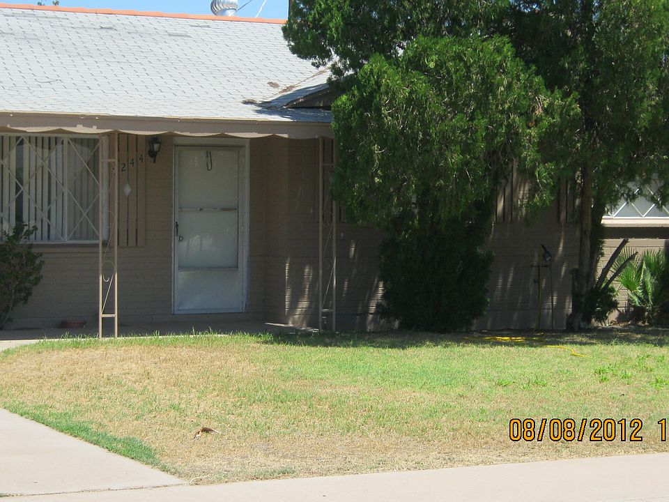 FRONT OF HOUSE
