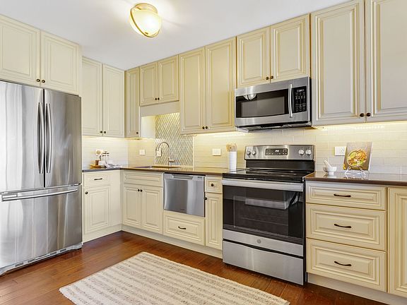 4th image of 2020 N Lincoln Park W APT 18C