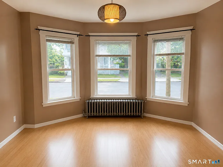 122 Atwater St — Photo 2